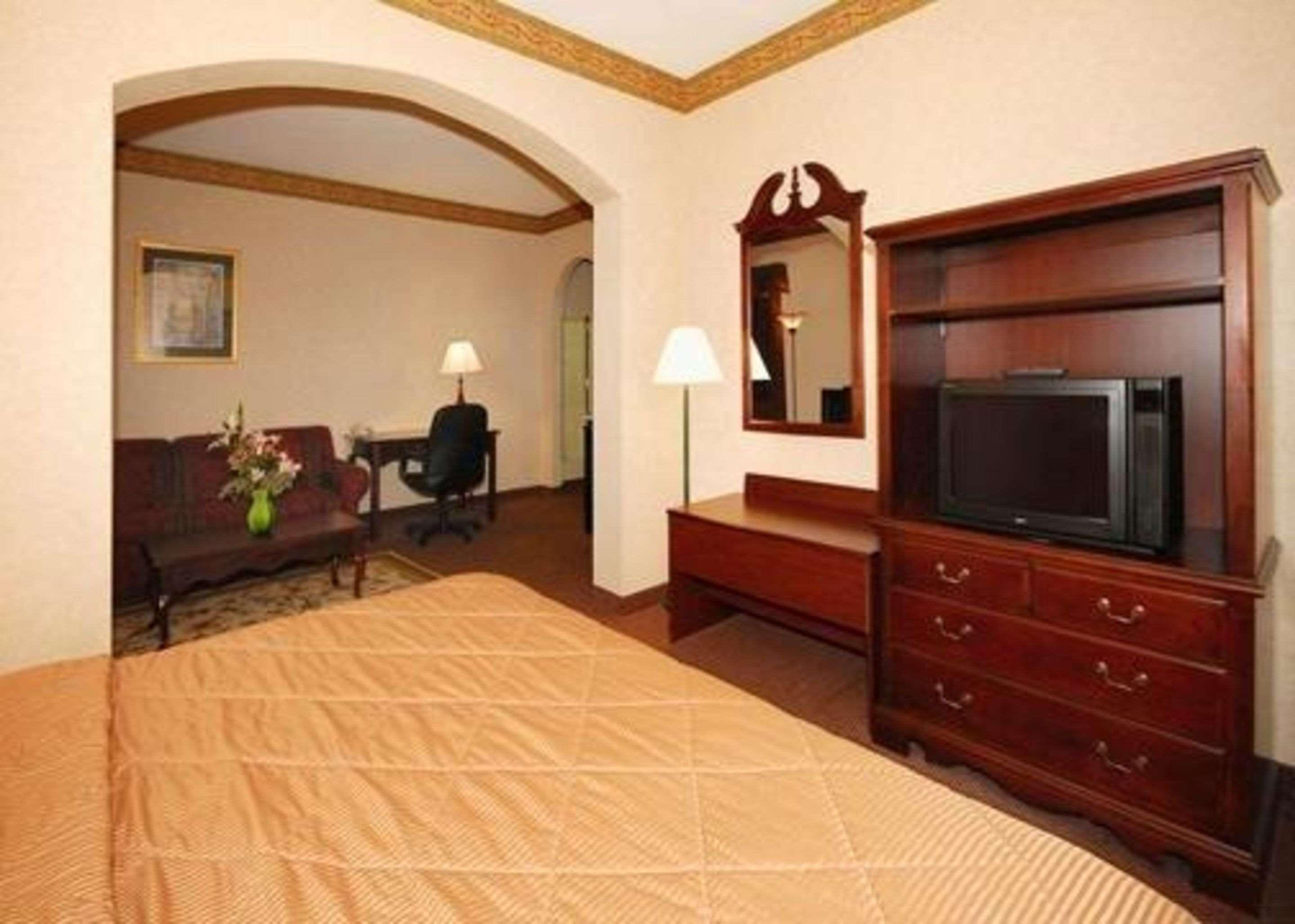 Quality Inn & Suites Tarboro - Kingsboro מראה חיצוני תמונה